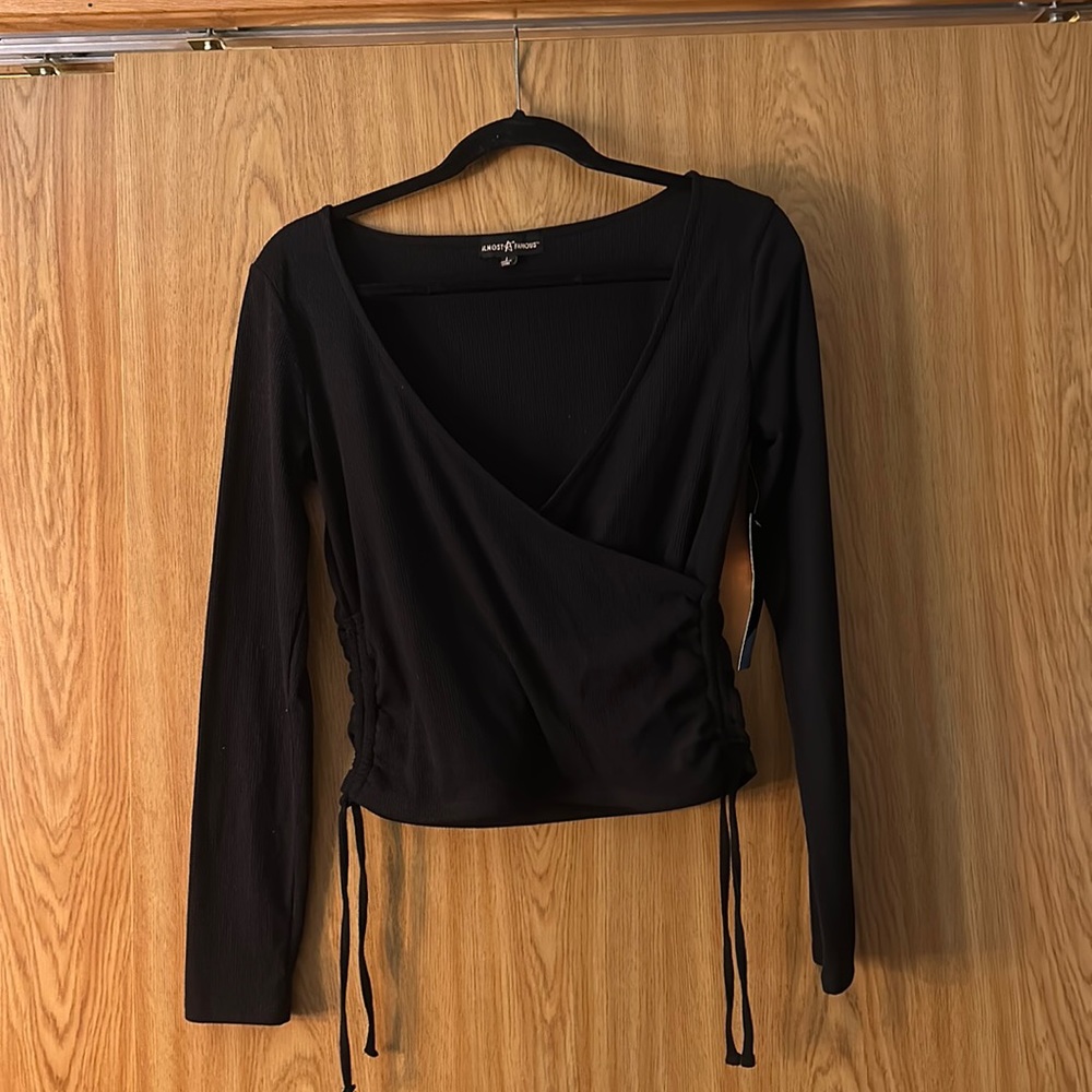Long sleeve black cropped top